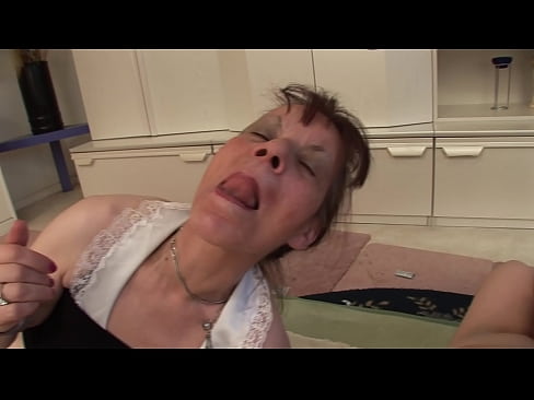 ❤️ Dua nenek dan satu kakek memiliki threesome ❤❌ Rusia porno di id.pornoincest.ru ️❤